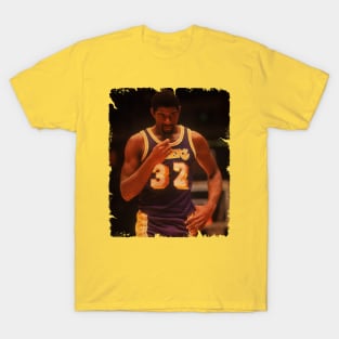 Magic Johnson - Vintage Design Of Basketball T-Shirt